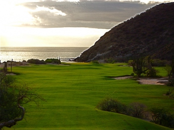 Bay of Dreams, 14th hole, tee view