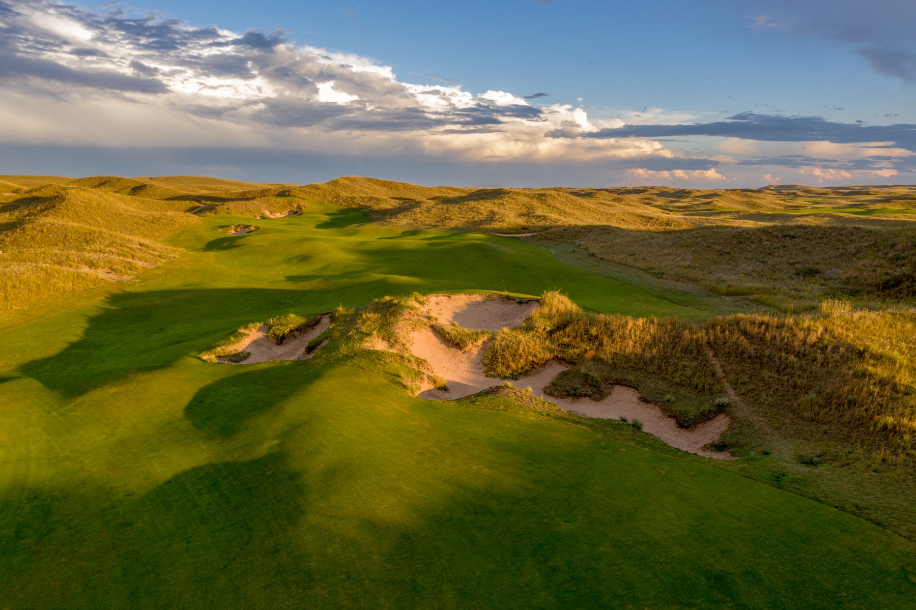 As the #1 golf course in Colorado, Ballyneal offers a unique golfing experience on natural sand dunes (source: Renaissance Golf Design).
